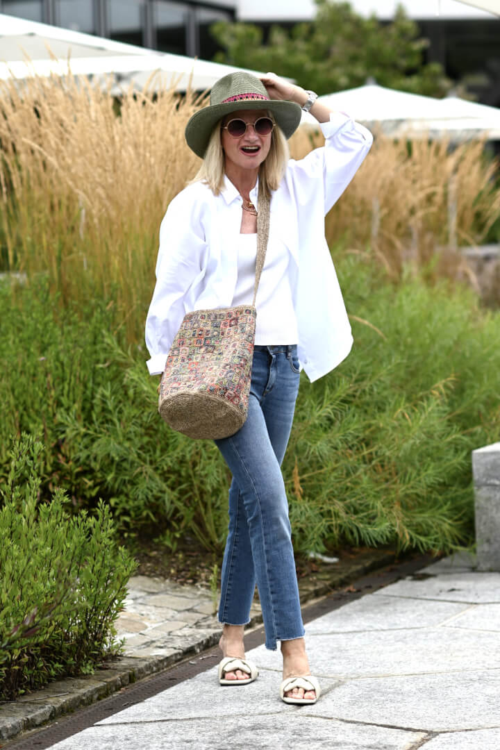 calcium subway fellowship 5 Ways to style 1 Oversized White Shirt and Pair of Jeans - FunkyForty